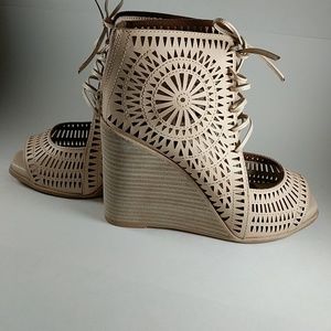 Jeffery Campbell Rayos Perforated Wedge new in box